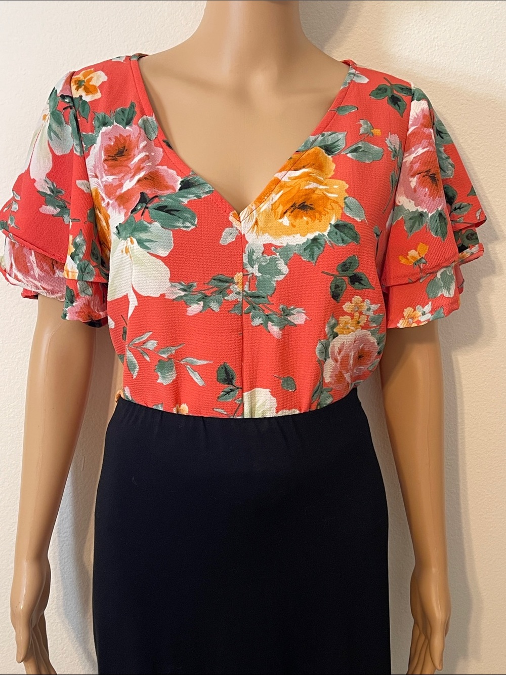 NWT Vine & Live Floral V-Neck Top w/Tiered Short Sleeves